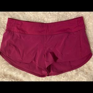 Lululemon speed up shorts 2.5 sz 8 in Ripened raspberry
